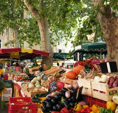 Marchés et commerces de quartier : vivre Paris comme un local