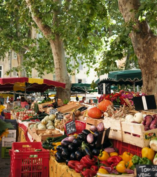 Marchés et commerces de quartier : vivre Paris comme un local