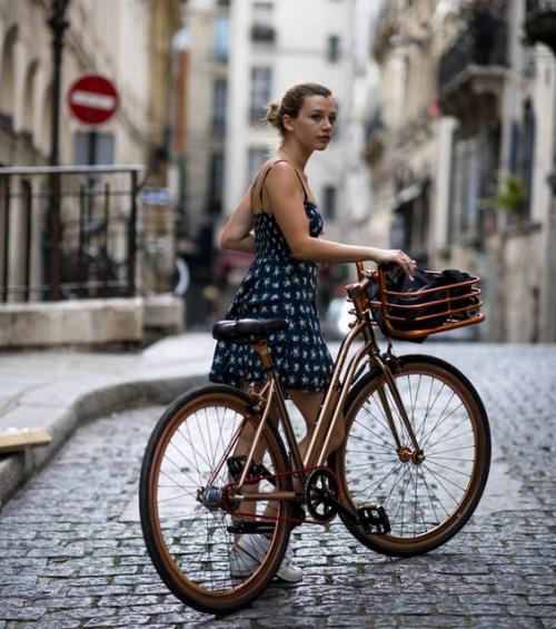Maison Mère - Paris by bicycle